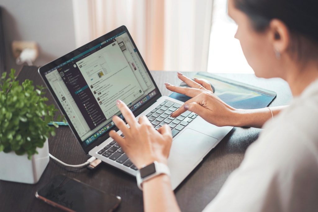 Infographic on AI's impact on tech freelancing jobs
